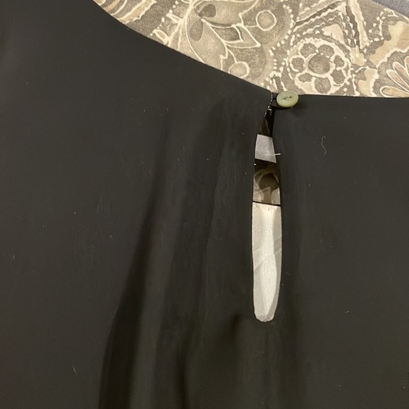 Asymmetrical, sleeveless, black and white blouse size large - Picture 5 of 5